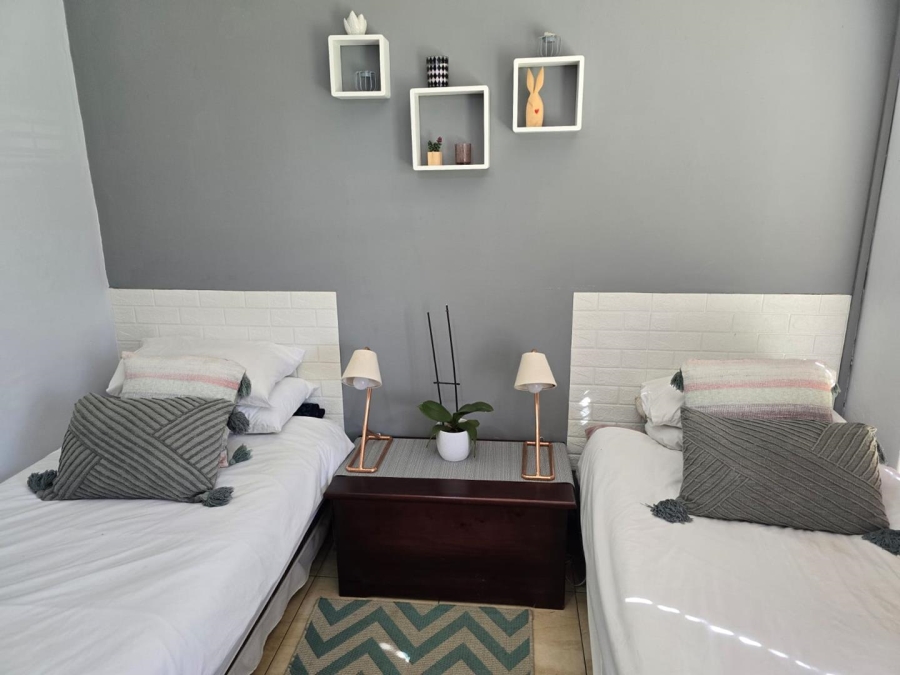 5 Bedroom Property for Sale in Glen Marais Gauteng
