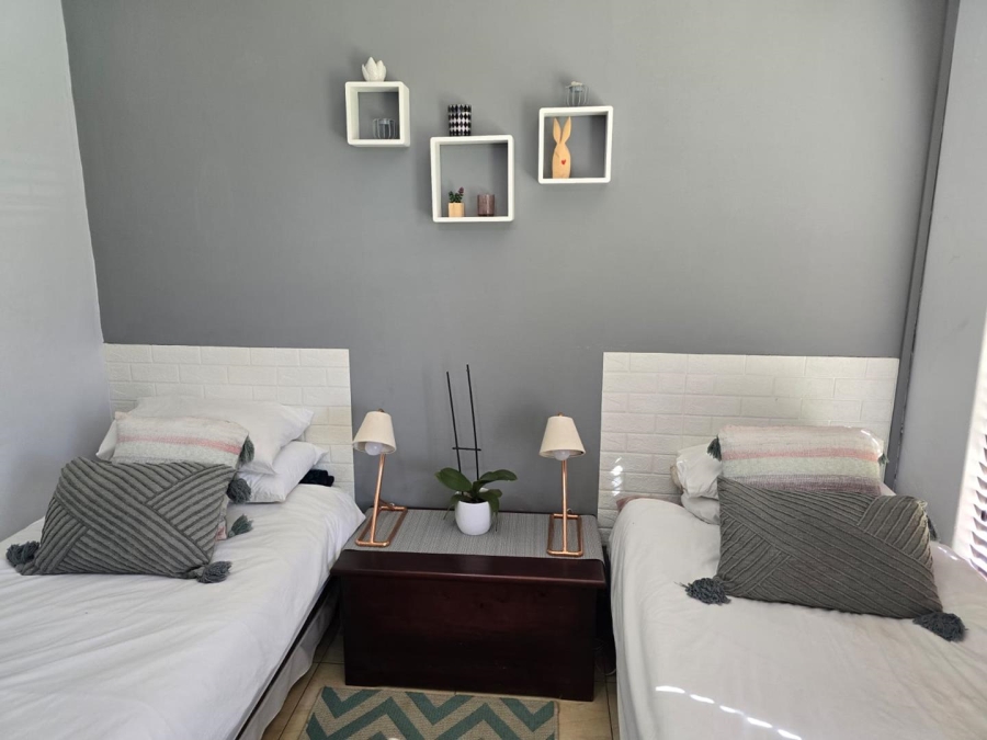 5 Bedroom Property for Sale in Glen Marais Gauteng