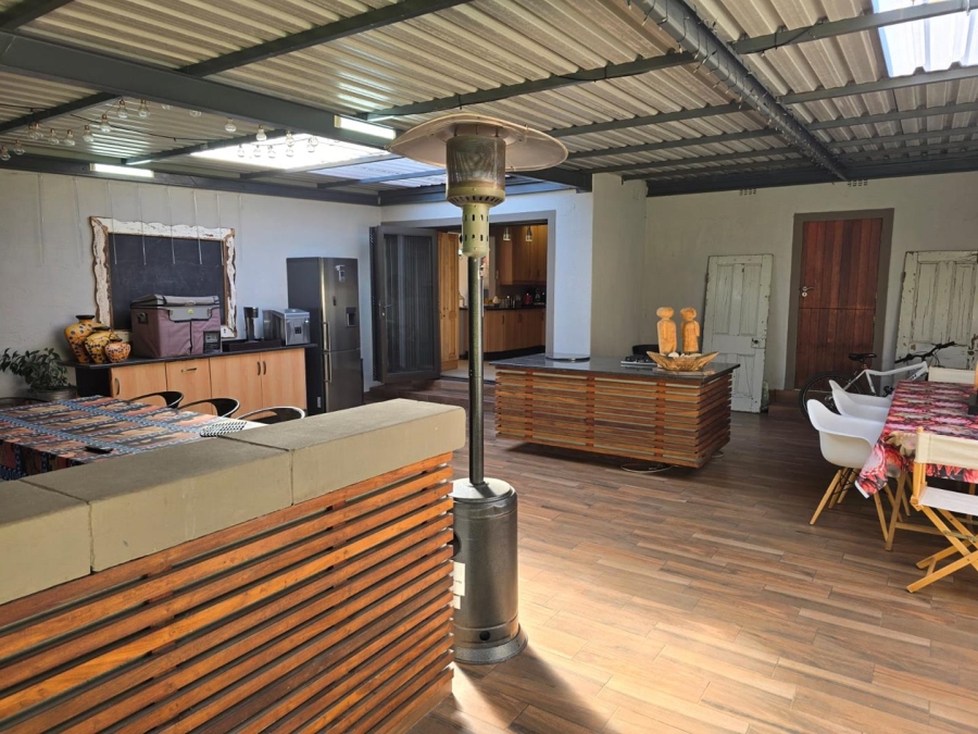 5 Bedroom Property for Sale in Glen Marais Gauteng