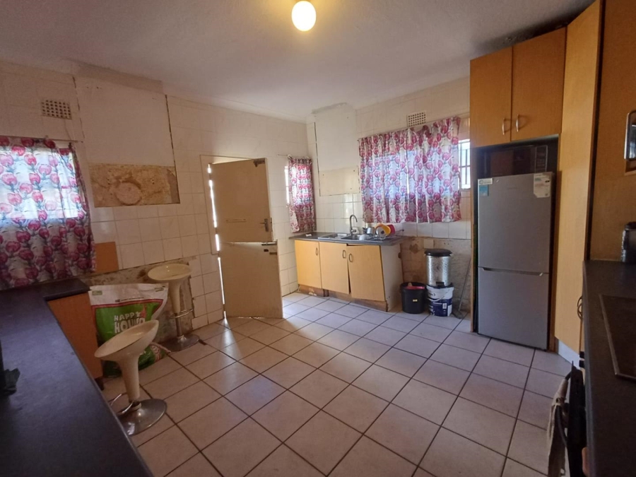 7 Bedroom Property for Sale in Kenilworth Gauteng