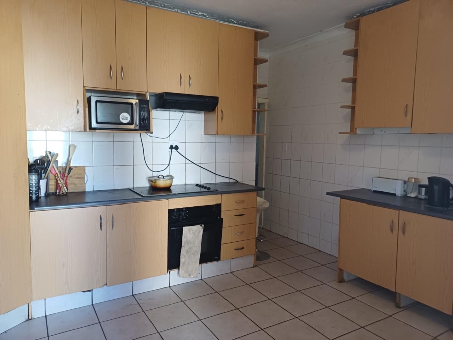 7 Bedroom Property for Sale in Kenilworth Gauteng