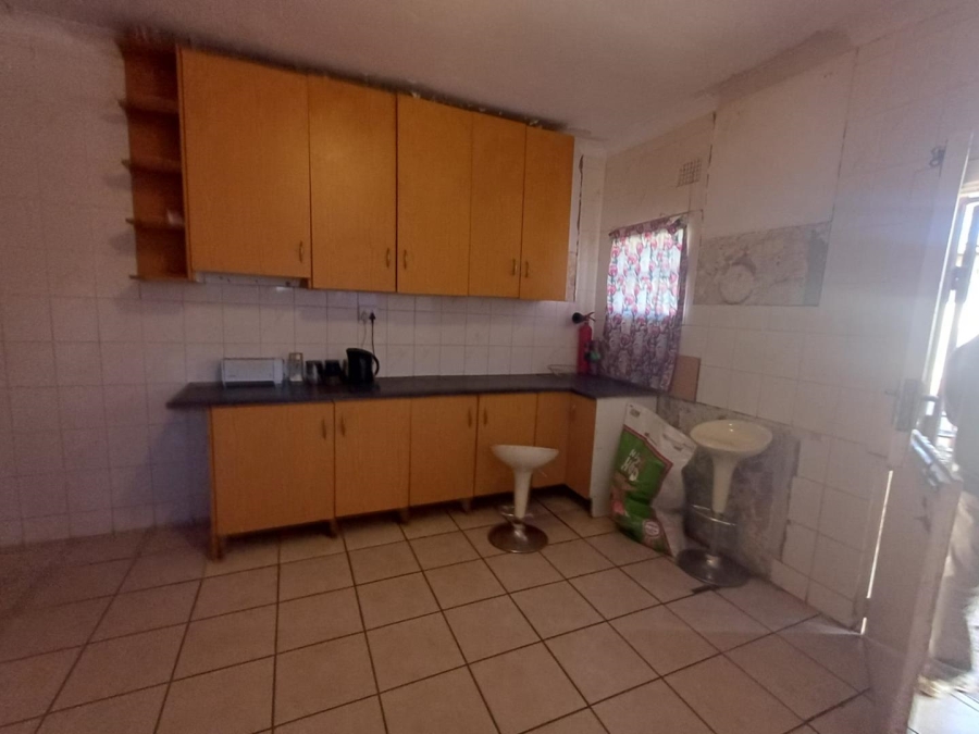 7 Bedroom Property for Sale in Kenilworth Gauteng