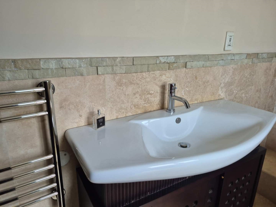 5 Bedroom Property for Sale in Bassonia Gauteng