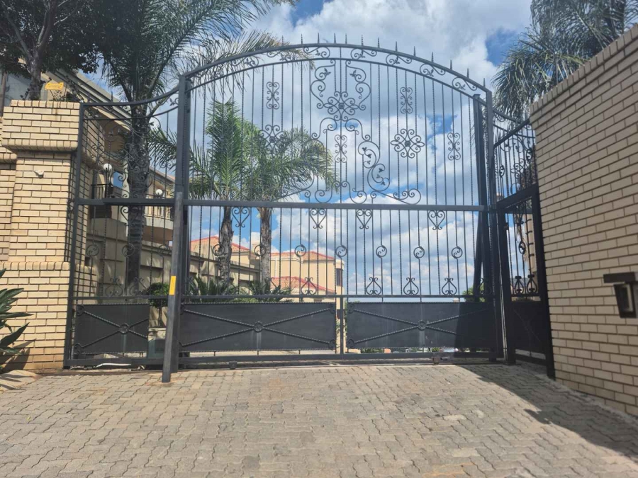 5 Bedroom Property for Sale in Bassonia Gauteng