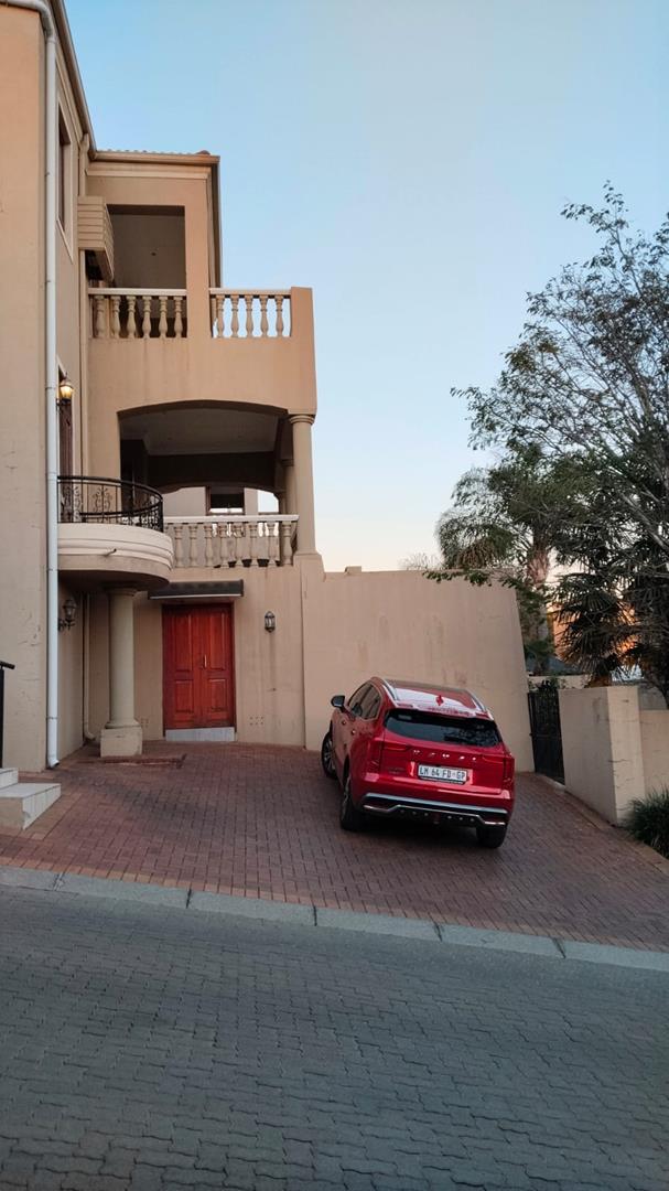 5 Bedroom Property for Sale in Bassonia Gauteng