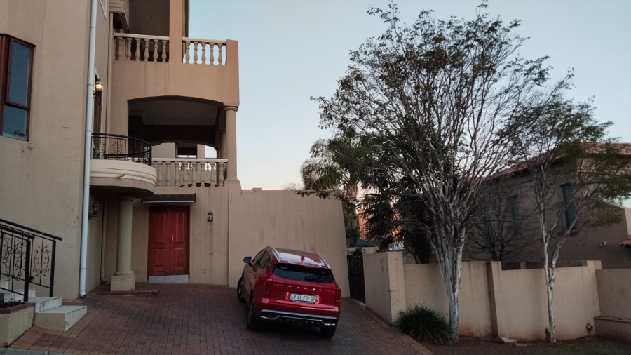 5 Bedroom Property for Sale in Bassonia Gauteng