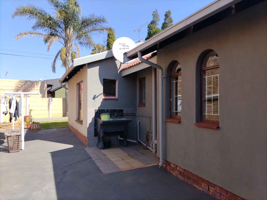 4 Bedroom Property for Sale in Lenasia Gauteng