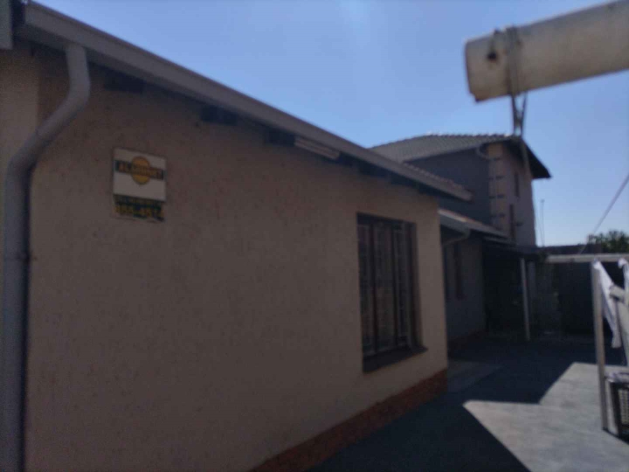 4 Bedroom Property for Sale in Lenasia Gauteng