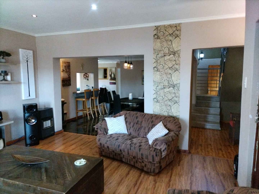 4 Bedroom Property for Sale in Lenasia Gauteng