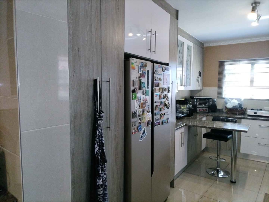 4 Bedroom Property for Sale in Lenasia Gauteng