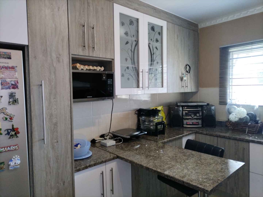 4 Bedroom Property for Sale in Lenasia Gauteng