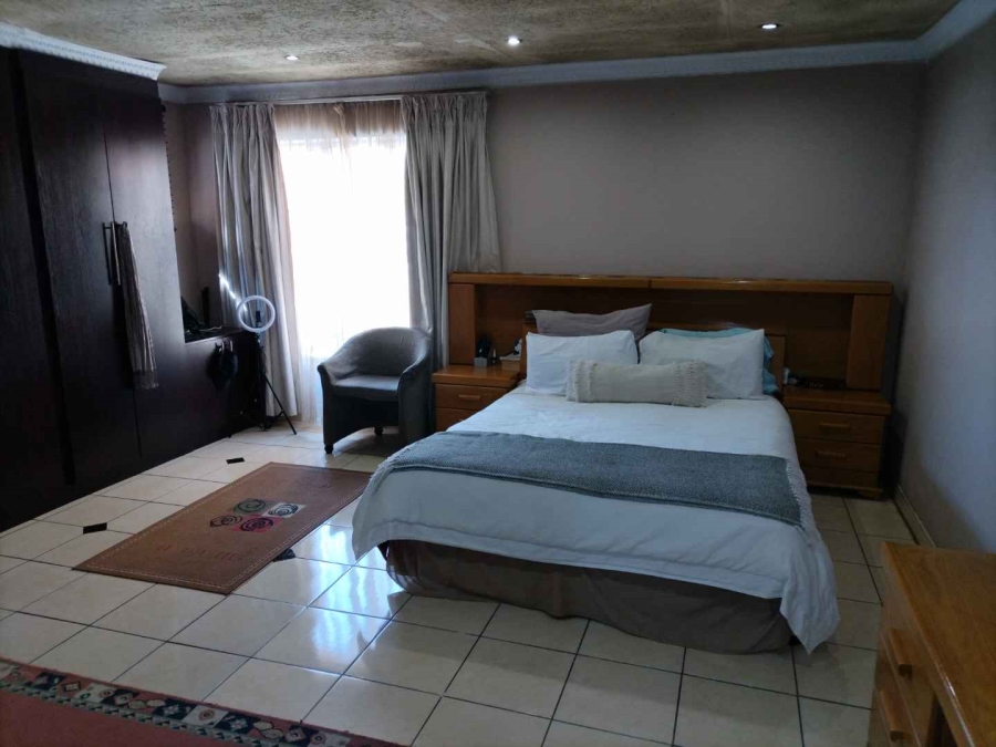 4 Bedroom Property for Sale in Lenasia Gauteng