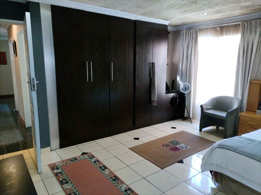 4 Bedroom Property for Sale in Lenasia Gauteng