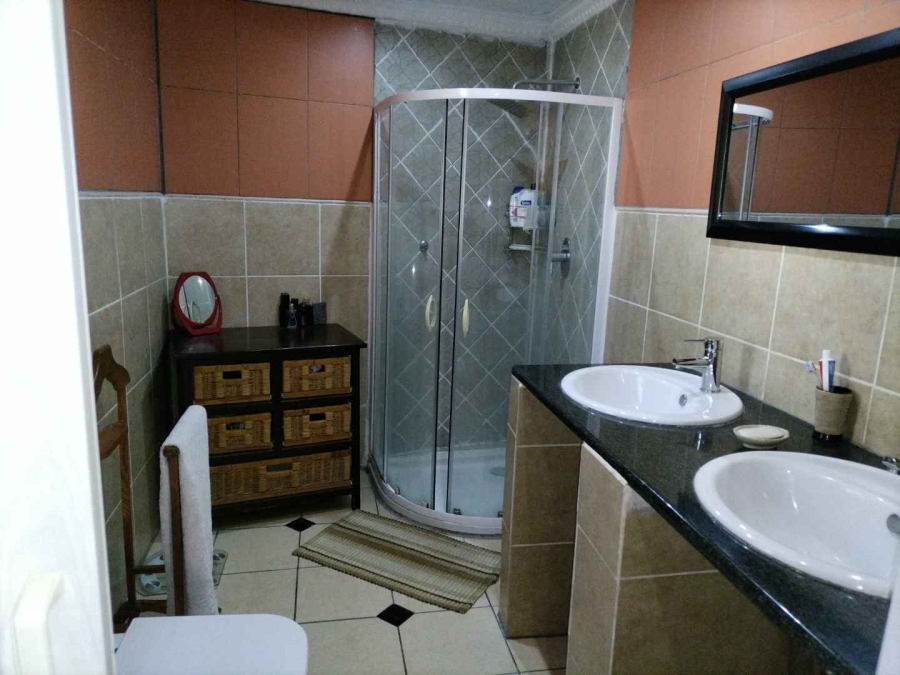 4 Bedroom Property for Sale in Lenasia Gauteng
