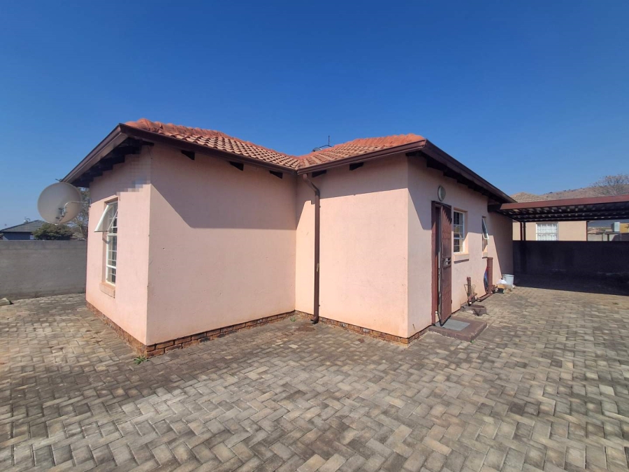 3 Bedroom Property for Sale in Kirkney Gauteng