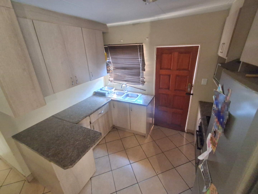 3 Bedroom Property for Sale in Kirkney Gauteng
