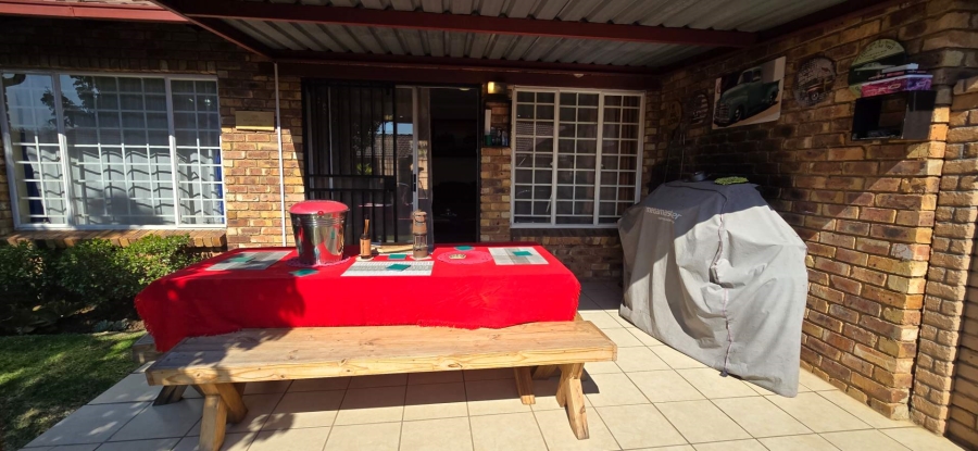 3 Bedroom Property for Sale in Equestria Gauteng
