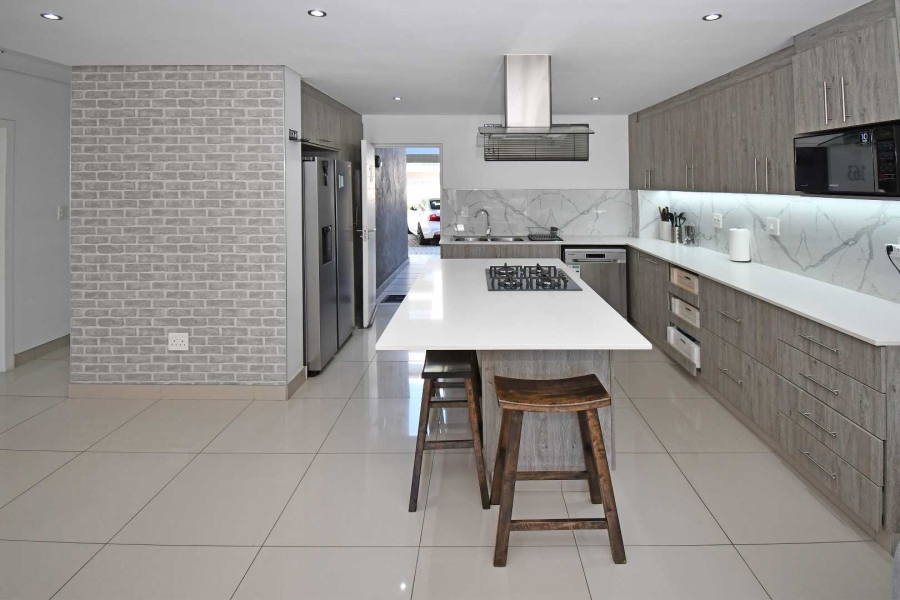 3 Bedroom Property for Sale in Broadacres Gauteng