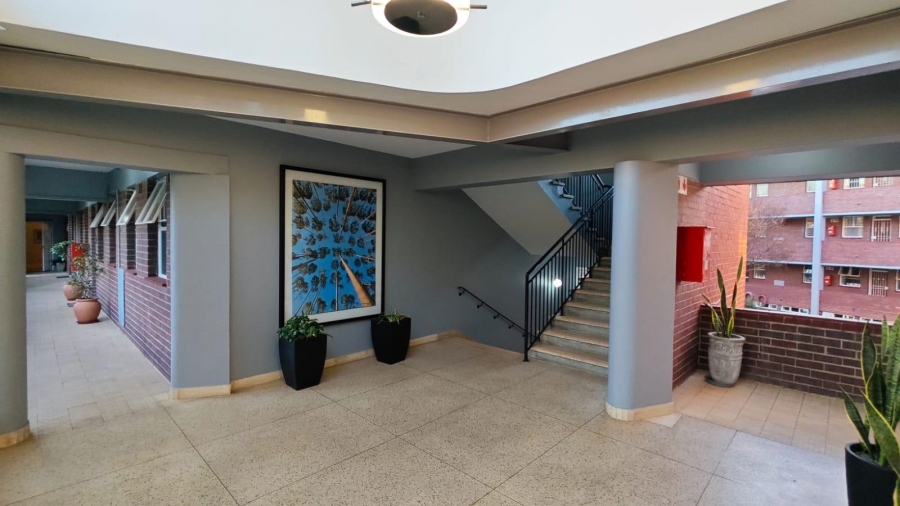1 Bedroom Property for Sale in Waverley Gauteng