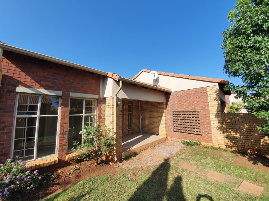 To Let 2 Bedroom Property for Rent in Equestria Gauteng