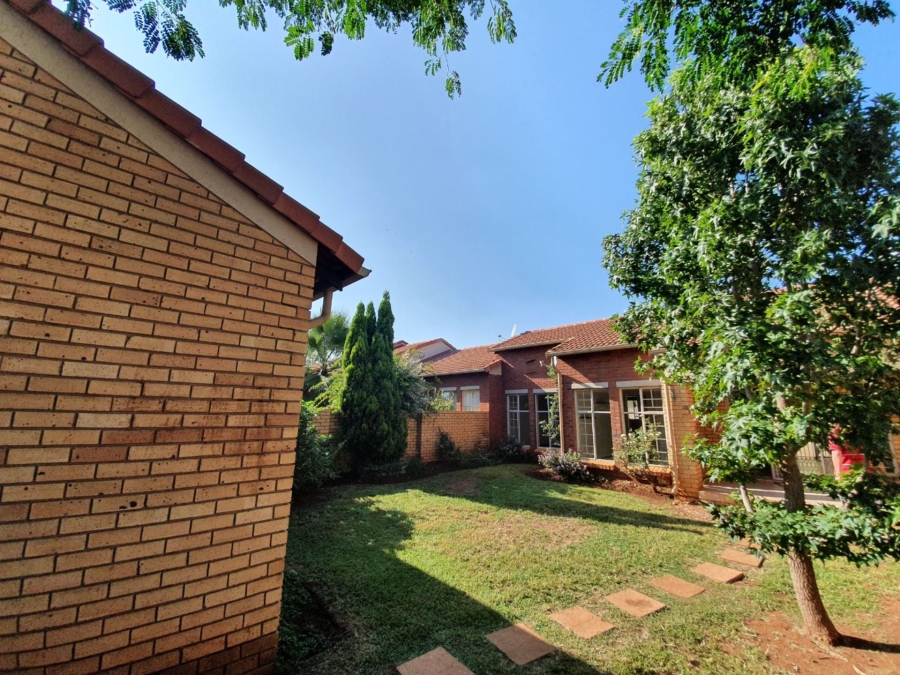 To Let 2 Bedroom Property for Rent in Equestria Gauteng