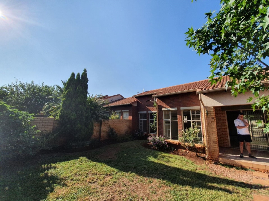 To Let 2 Bedroom Property for Rent in Equestria Gauteng