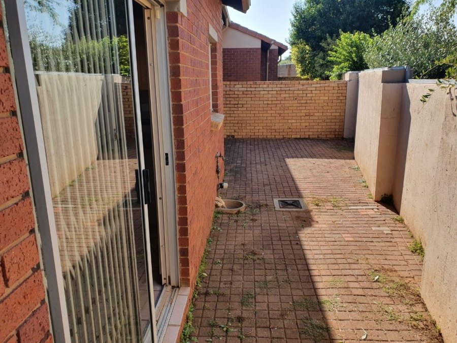 To Let 2 Bedroom Property for Rent in Equestria Gauteng