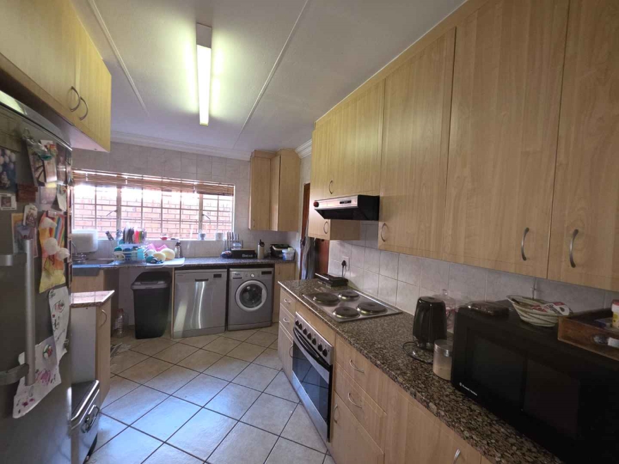 To Let 3 Bedroom Property for Rent in The Wilds Gauteng
