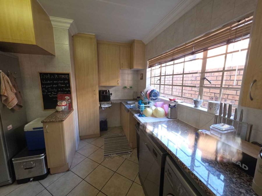 To Let 3 Bedroom Property for Rent in The Wilds Gauteng