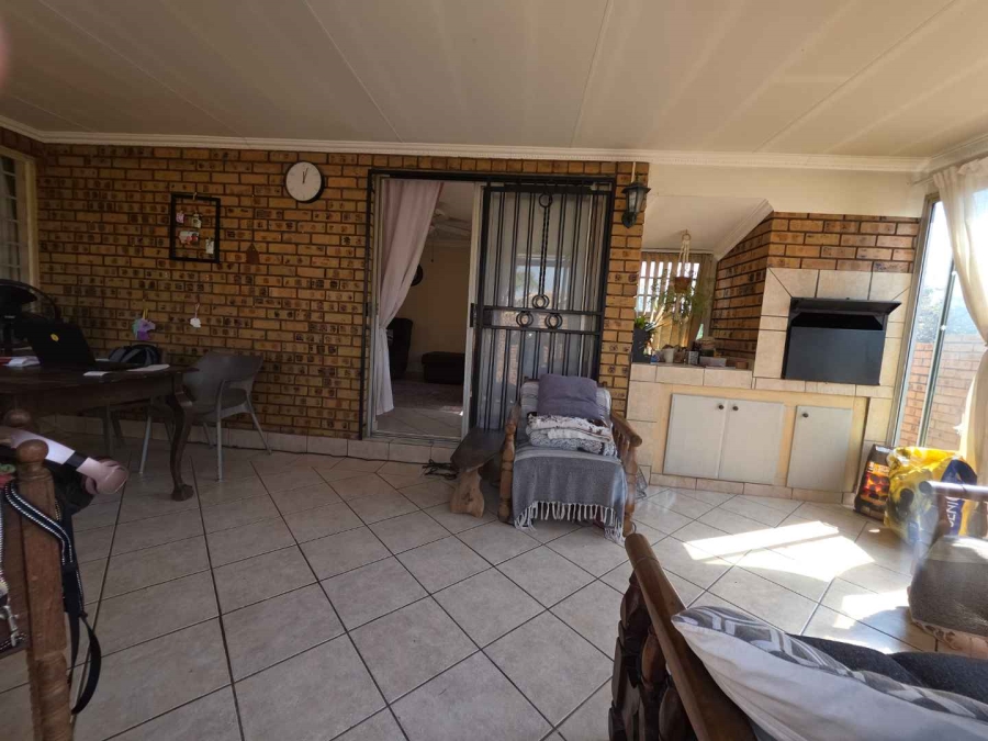 To Let 3 Bedroom Property for Rent in The Wilds Gauteng