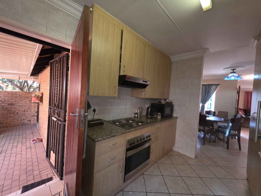 To Let 3 Bedroom Property for Rent in The Wilds Gauteng