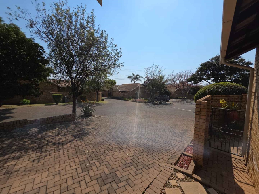To Let 3 Bedroom Property for Rent in The Wilds Gauteng