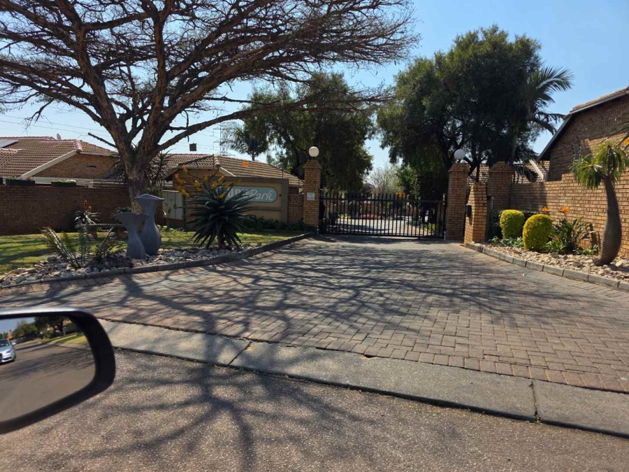 To Let 3 Bedroom Property for Rent in The Wilds Gauteng