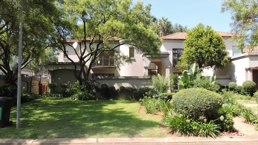 To Let 4 Bedroom Property for Rent in Silver Lakes Golf Estate Gauteng