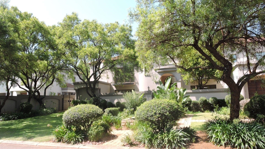 To Let 4 Bedroom Property for Rent in Silver Lakes Golf Estate Gauteng