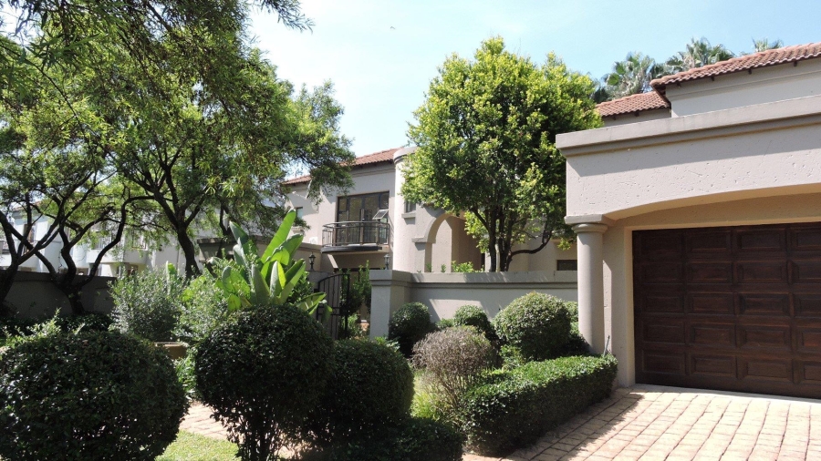 To Let 4 Bedroom Property for Rent in Silver Lakes Golf Estate Gauteng