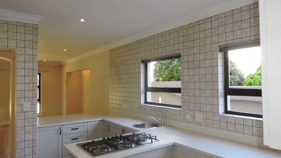 To Let 4 Bedroom Property for Rent in Silver Lakes Golf Estate Gauteng