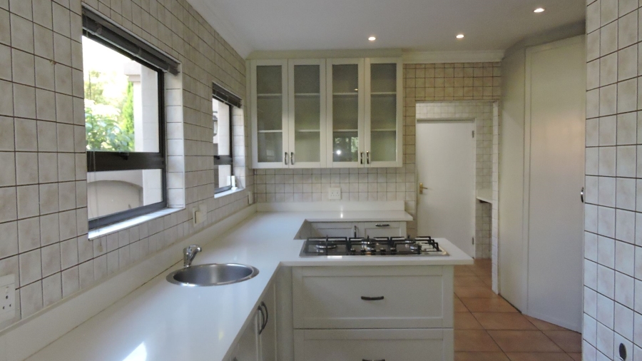 To Let 4 Bedroom Property for Rent in Silver Lakes Golf Estate Gauteng