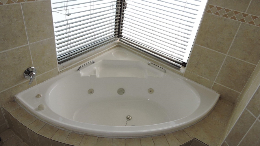 To Let 4 Bedroom Property for Rent in Silver Lakes Golf Estate Gauteng