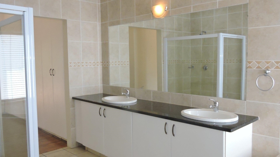 To Let 4 Bedroom Property for Rent in Silver Lakes Golf Estate Gauteng