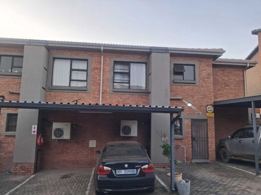 To Let 3 Bedroom Property for Rent in Helderkruin Gauteng
