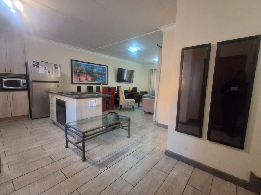 To Let 3 Bedroom Property for Rent in Helderkruin Gauteng