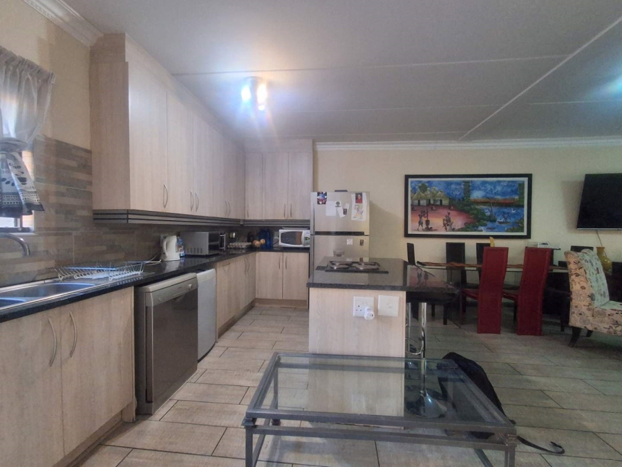 To Let 3 Bedroom Property for Rent in Helderkruin Gauteng