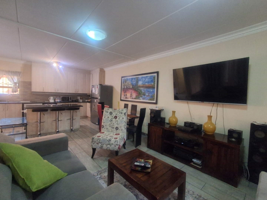To Let 3 Bedroom Property for Rent in Helderkruin Gauteng
