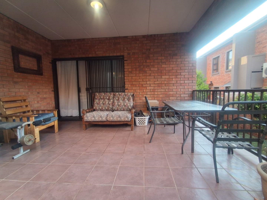 To Let 3 Bedroom Property for Rent in Helderkruin Gauteng