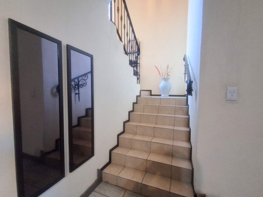 To Let 3 Bedroom Property for Rent in Helderkruin Gauteng