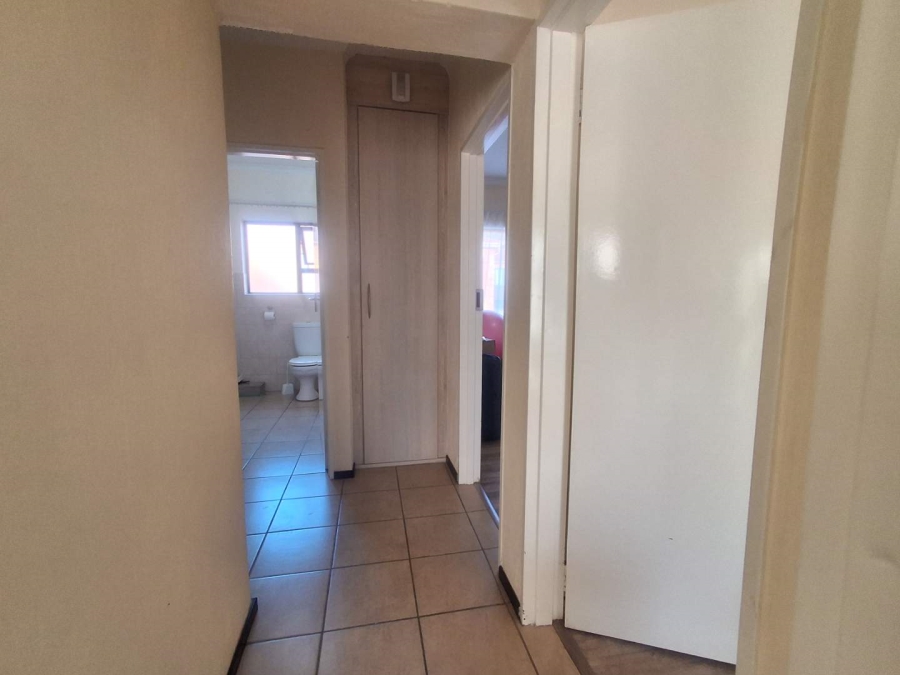 To Let 3 Bedroom Property for Rent in Helderkruin Gauteng