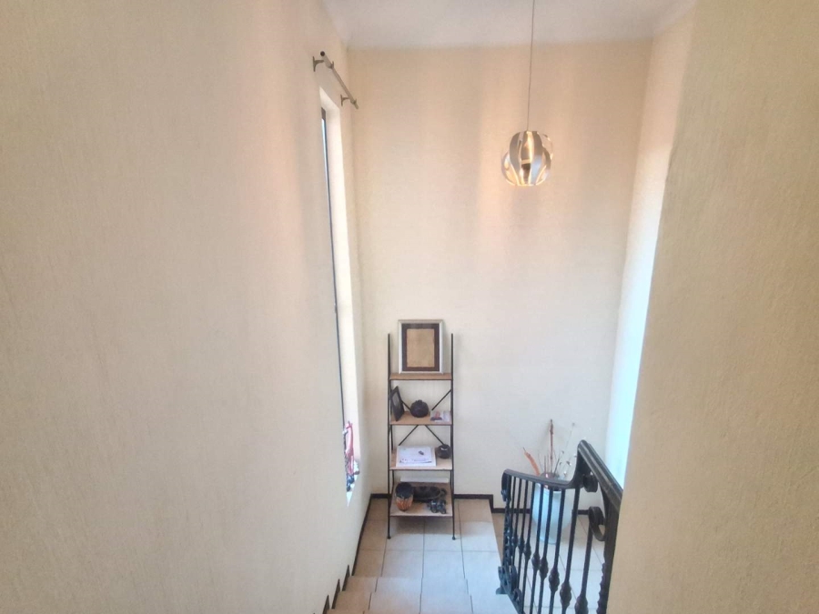 To Let 3 Bedroom Property for Rent in Helderkruin Gauteng