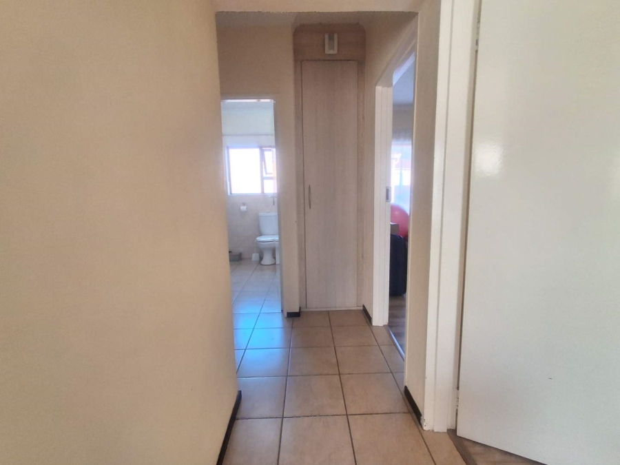 To Let 3 Bedroom Property for Rent in Helderkruin Gauteng