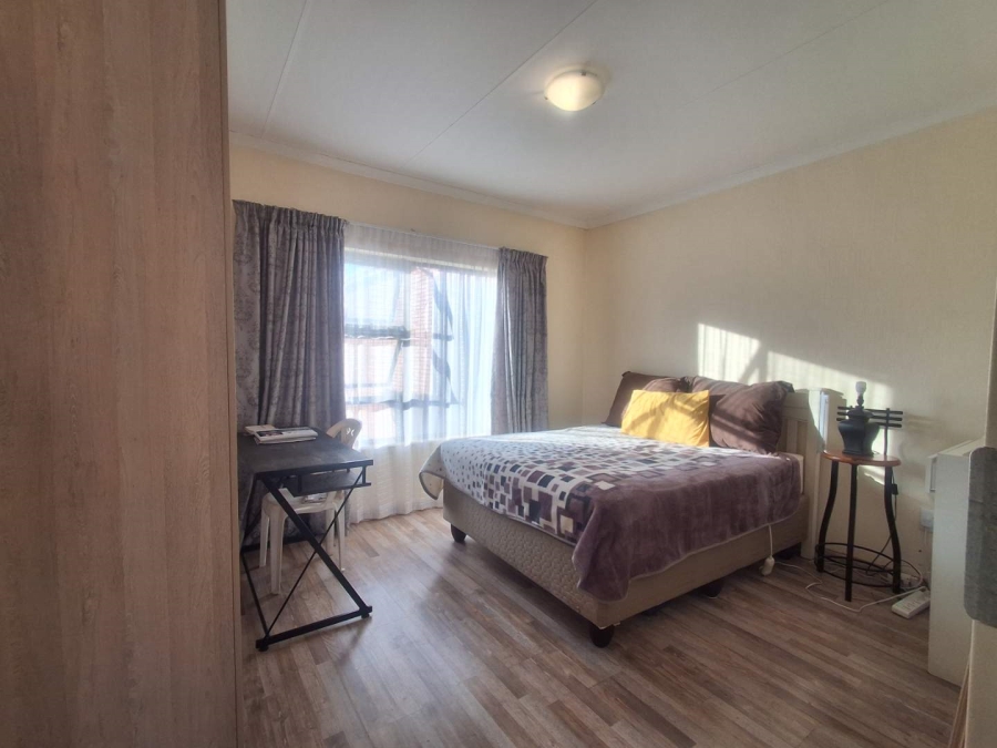 To Let 3 Bedroom Property for Rent in Helderkruin Gauteng